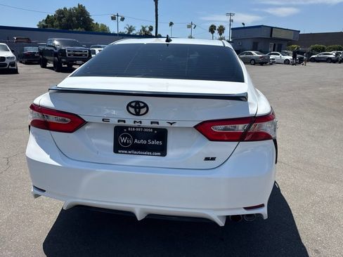 Used 2020 Toyota Camry SE FWD image 6