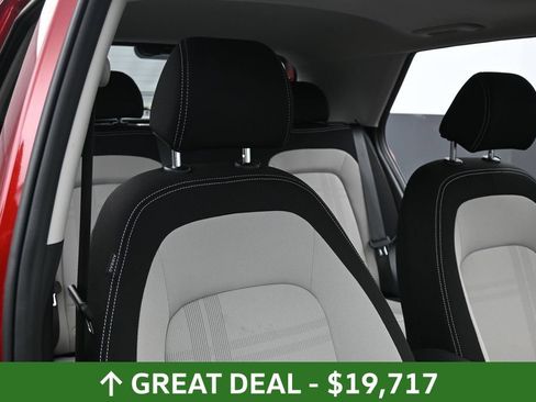 Used 2025 Hyundai Venue SEL FWD image 27