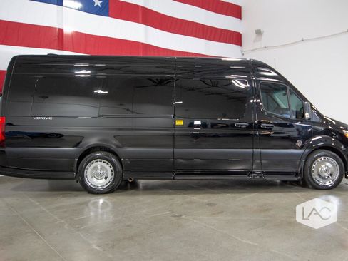 Used 2024 Mercedes-Benz Sprinter 3500 image 33