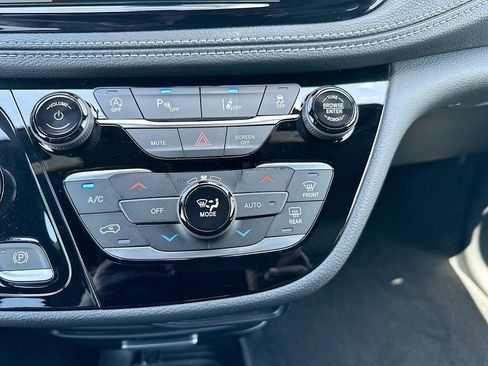 New 2026 Chrysler Pacifica Select image 15