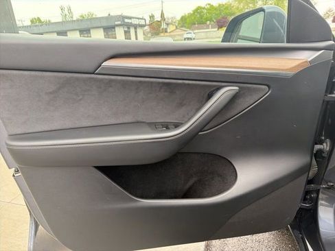 Used 2023 Tesla Model Y Long Range AWD/4WD image 21