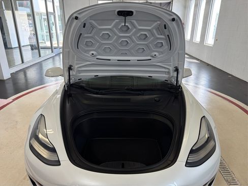 Used 2019 Tesla Model 3 Mid Range RWD image 11
