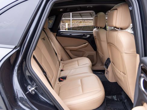 Certified 2023 Porsche Macan AWD/4WD image 57