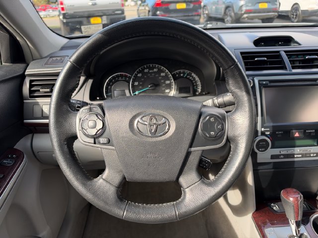 Used 2014 Toyota Camry XLE w/ Leather Package FWD image 19