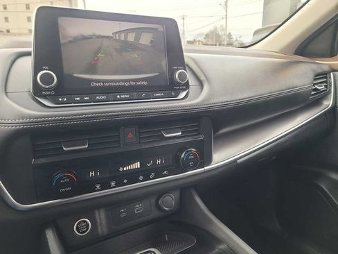 Used 2023 Nissan Rogue SV image 30