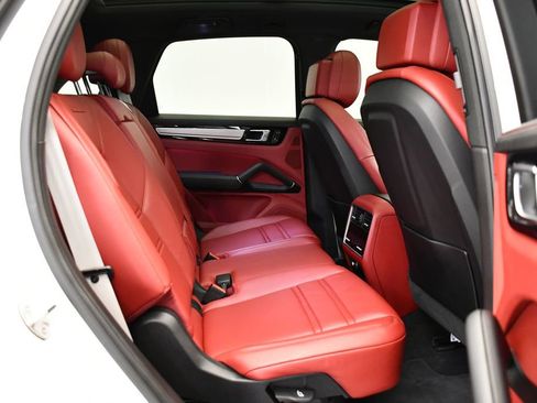 Used 2023 Porsche Cayenne Platinum Edition image 55