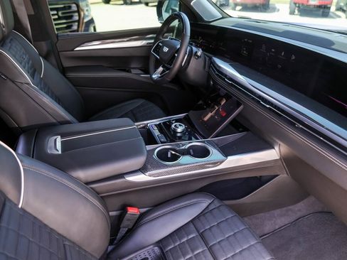 Used 2025 Cadillac Escalade V image 30