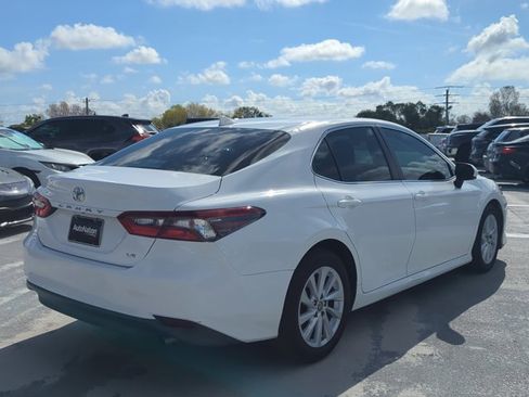 Used 2022 Toyota Camry LE image 5