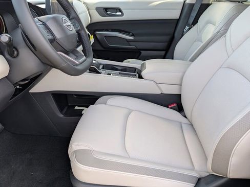 New 2026 Nissan Pathfinder SL w/ SL Premium Package image 10