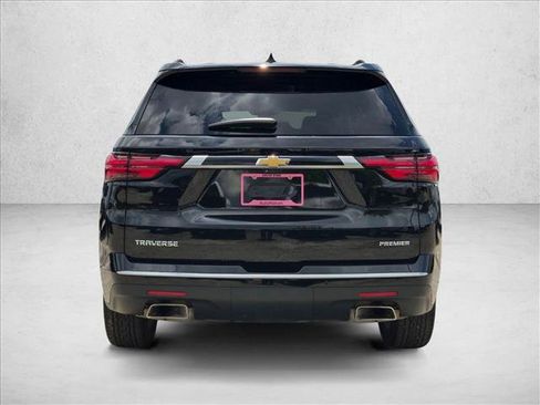 Used 2022 Chevrolet Traverse Premier FWD image 6