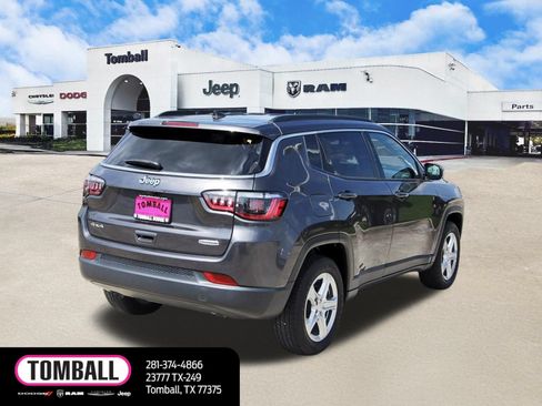 Used 2024 Jeep Compass Latitude AWD/4WD image 7