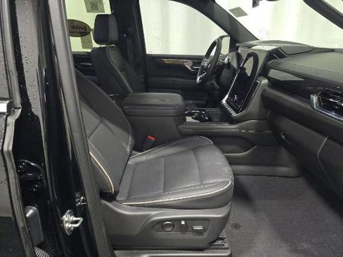 Used 2025 GMC Yukon Elevation w/ LPO, Yukon Black Package image 8
