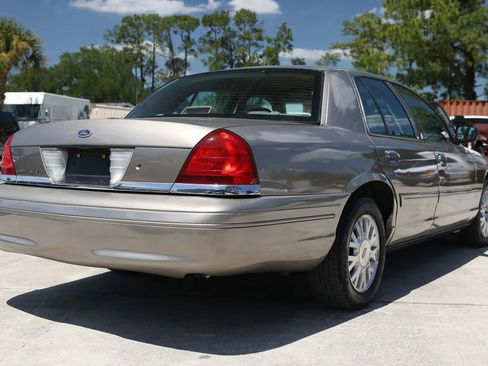 Used 2004 Ford Crown Victoria LX RWD image 7
