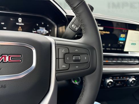 Used 2026 GMC Sierra 1500 SLT AWD/4WD image 18