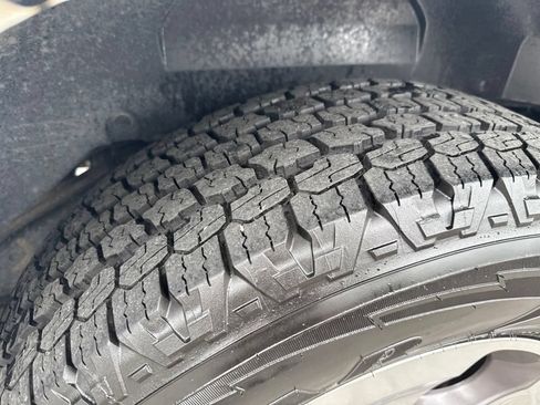 Used 2018 Jeep Wrangler Unlimited Sahara w/ Connectivity Group AWD/4WD image 44