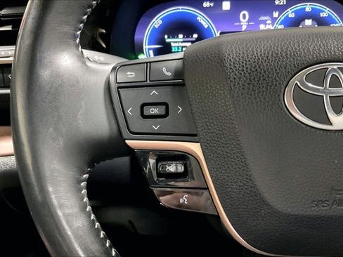 Used 2024 Toyota Crown AWD/4WD image 18