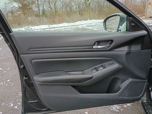 Used 2024 Nissan Altima 2.5 SV image 13