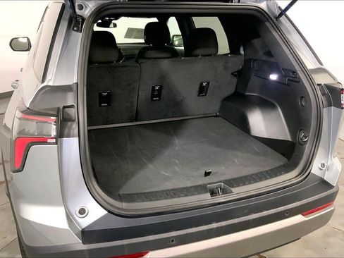 Used 2026 Chevrolet Equinox LT FWD image 4