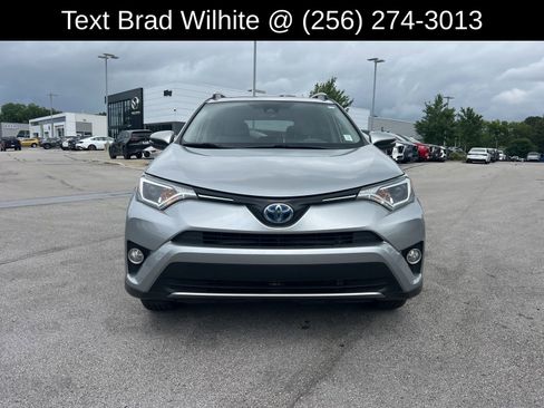 Used 2017 Toyota RAV4 XLE AWD/4WD image 2