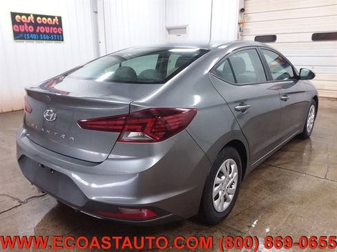 Used 2019 Hyundai Elantra SE image 3