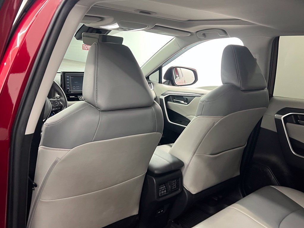 Used 2022 Toyota RAV4 XLE Premium AWD/4WD image 11