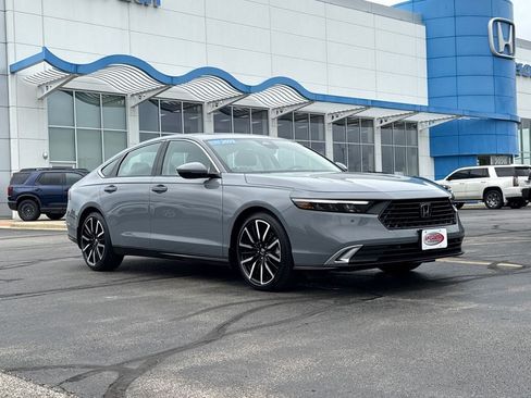 Certified 2023 Honda Accord Touring image 3