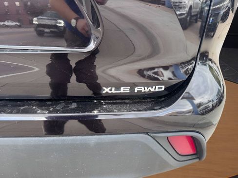 Used 2021 Toyota Highlander XLE image 29