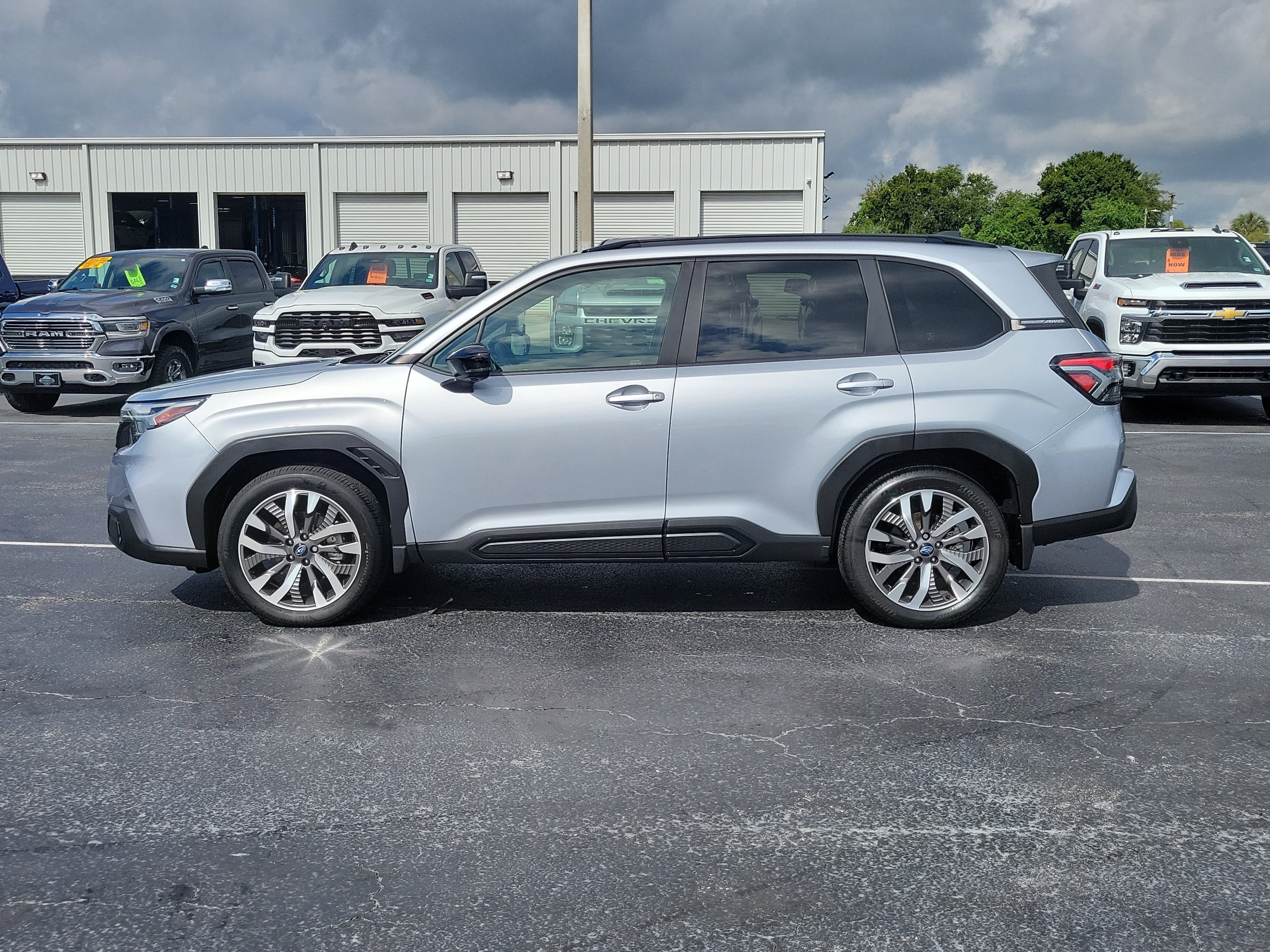Used 2025 Subaru Forester Touring w/ Popular Package - Touring AWD/4WD image 6