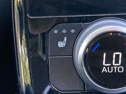 Used 2023 Toyota Highlander XLE image 15