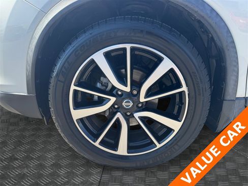 Used 2018 Nissan Rogue SL w/ Premium Package image 14