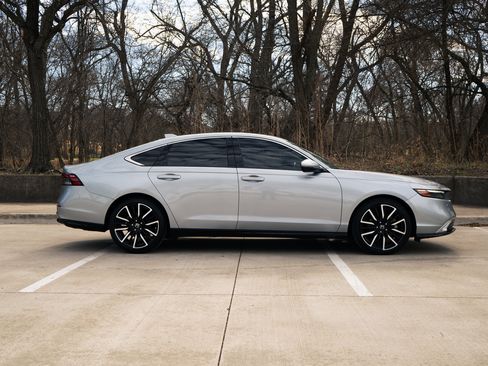 Used 2023 Honda Accord Touring image 10