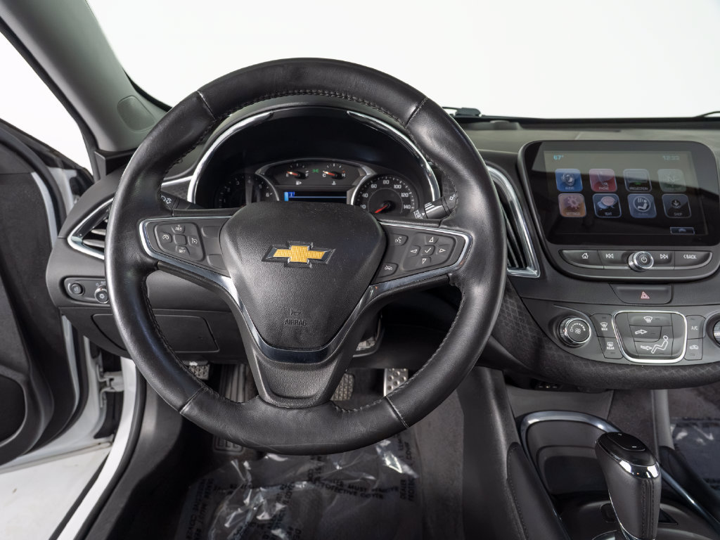 Used 2017 Chevrolet Malibu LT FWD image 14