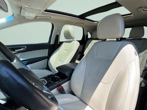 Used 2018 Ford Edge Titanium w/ Equipment Group 301A AWD/4WD image 24