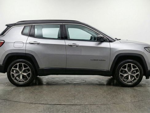 Used 2025 Jeep Compass Limited image 11