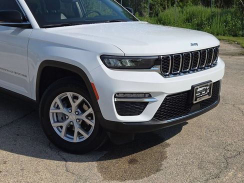 Used 2023 Jeep Grand Cherokee Limited AWD/4WD image 2