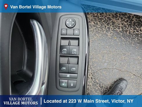 Used 2023 Jeep Cherokee Altitude Lux AWD/4WD image 11