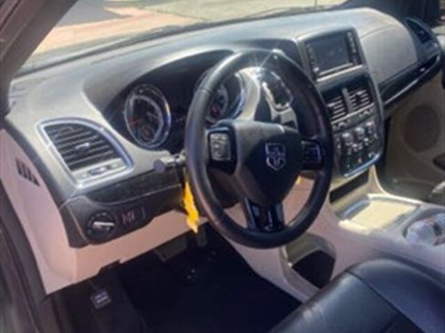 Used 2018 Dodge Grand Caravan SXT image 8