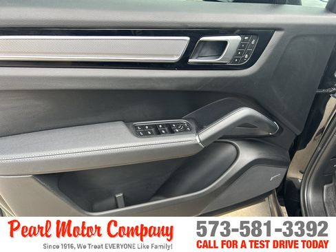 Used 2023 Porsche Cayenne Platinum Edition AWD/4WD image 9