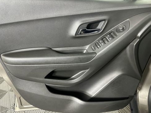 Certified 2021 Chevrolet Trax LS w/ Tint and Cruise Package FWD image 22