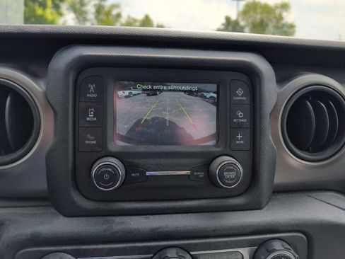 Used 2018 Jeep Wrangler Sport AWD/4WD image 18