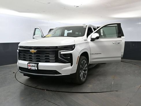Used 2025 Chevrolet Suburban High Country AWD/4WD image 59