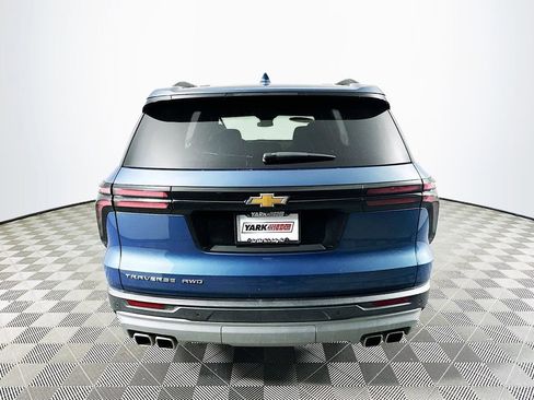 Used 2025 Chevrolet Traverse LT image 9