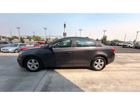 Used 2015 Chevrolet Cruze LT FWD image 2
