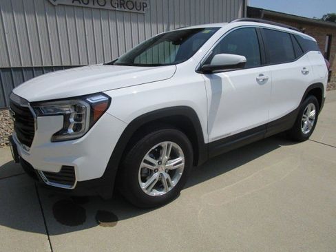 Used 2023 GMC Terrain SLE w/ Driver Convenience Package image 1