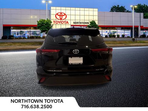 Used 2022 Toyota Highlander XLE AWD/4WD image 30