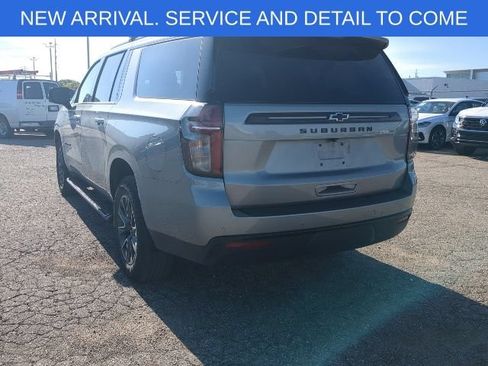 Used 2023 Chevrolet Suburban Z71 w/ Luxury Package AWD/4WD image 4