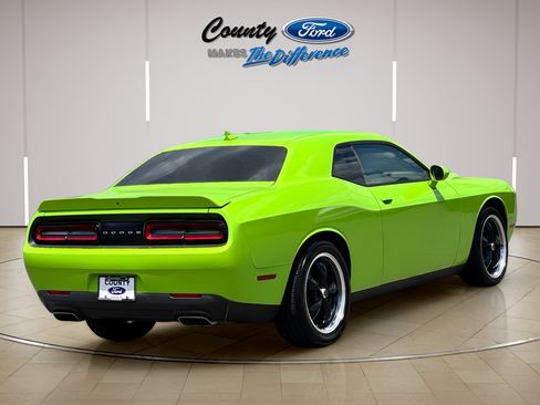 Used 2015 Dodge Challenger R/T Plus RWD image 9