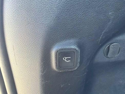 Used 2019 Jeep Cherokee Trailhawk AWD/4WD image 11