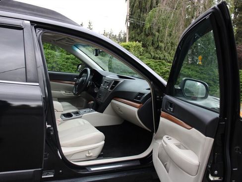 Used 2013 Subaru Outback 2.5i Limited w/ Moonroof Pkg AWD/4WD image 15