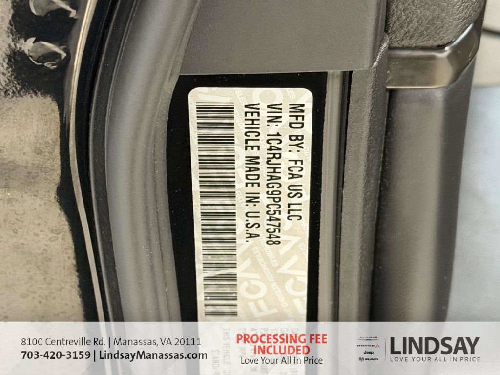 Used 2023 Jeep Grand Cherokee Laredo AWD/4WD image 34